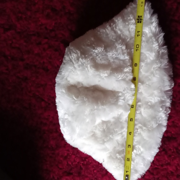 Soft fuffy white Hat - Picture 2 of 7